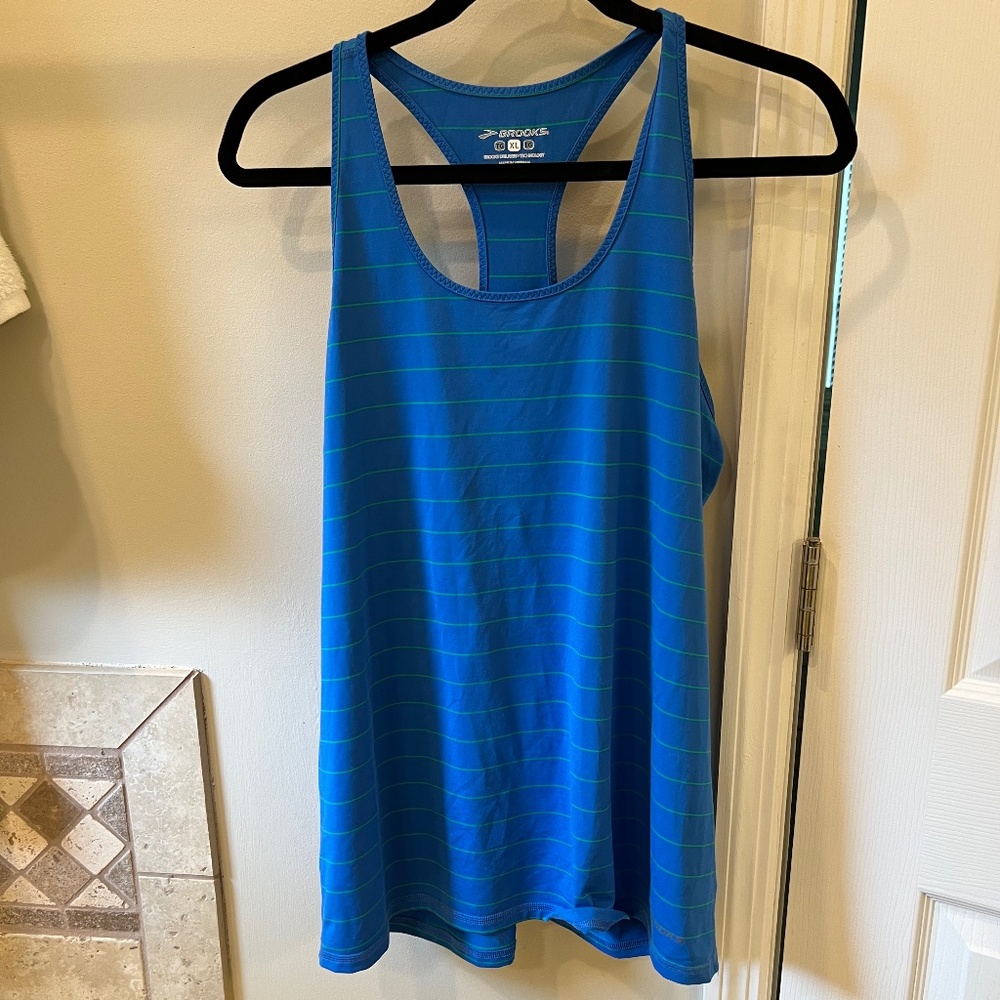 Brooks Racer-Back Tank Size XL